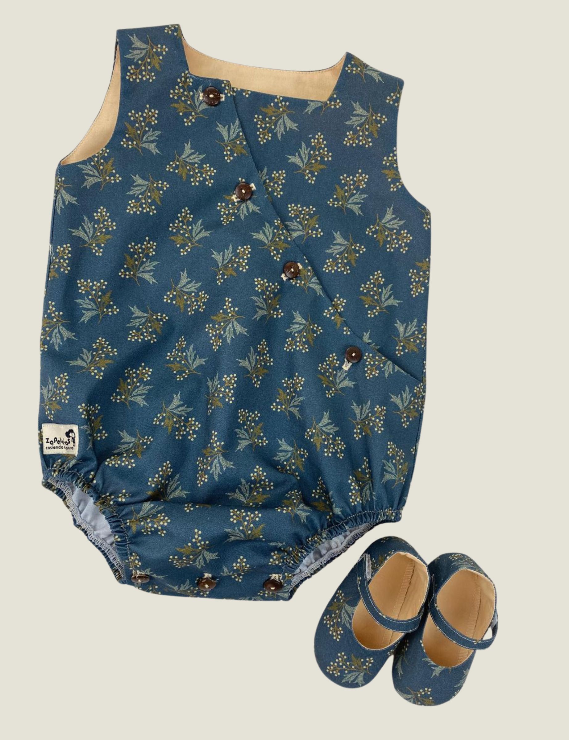 Ranita cruzada con zapatelas a juego